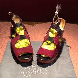 Sexy platform Jessica Simpson heels!